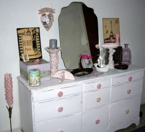 Awesome re-done dresser, all shabbied up! LOVE the pink rose knobs!!!